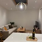 דירה Modern 2-bed 20 Mins From Airport דבלין