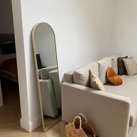 Modern 2-bed 20 Mins From Airport *