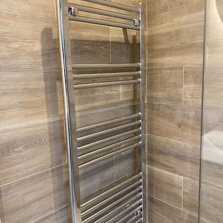 Modern 2-bed 20 Mins From Airport 아파트 더블린
