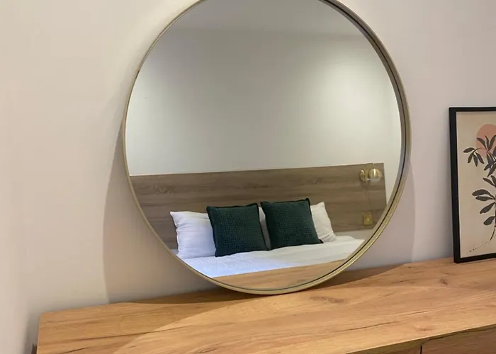 Modern Space 20 Minutes From Airport 아파트 *