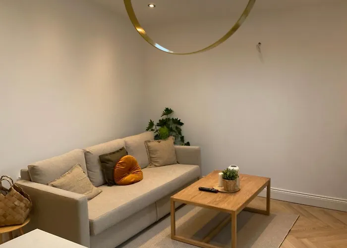 Modern Space 20 Minutes From Airport 아파트 *