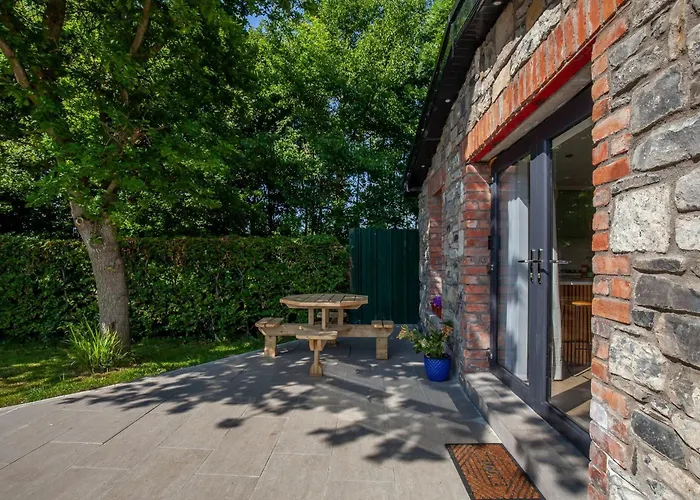 Modern 2-bed 20 Mins From Airport