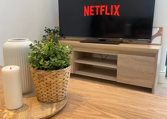 Modern Space 20 Minutes From Airport