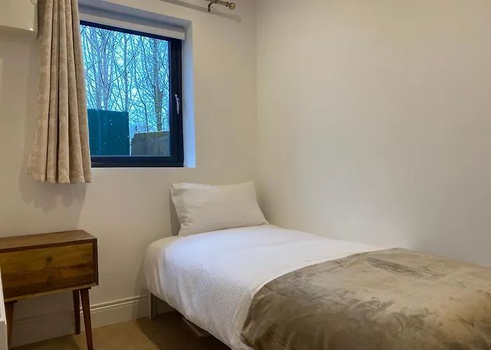 Modern 2-bed 20 Mins From Airport