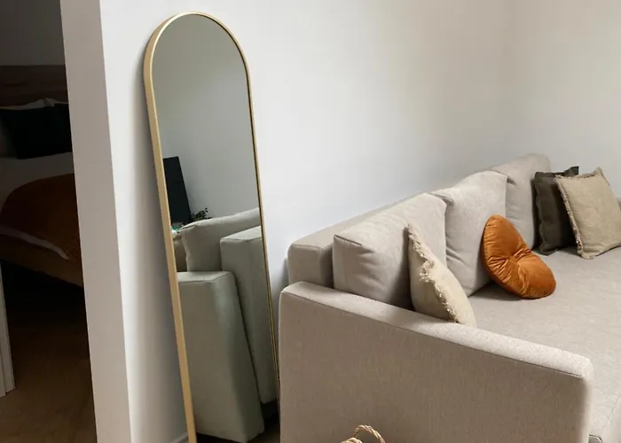Modern 2-bed 20 Mins From Airport *